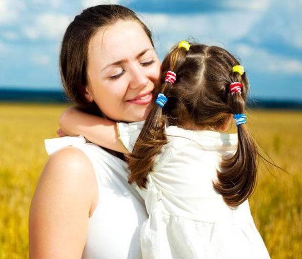 孩子自己会走路,却总要大人抱?爸妈要珍惜,别以为他在偷懒!