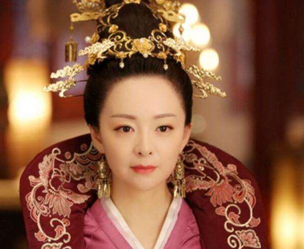 但她一点都不嚣张跋扈,反而非常的和蔼可亲,对待拓跋浚非常温柔,也是