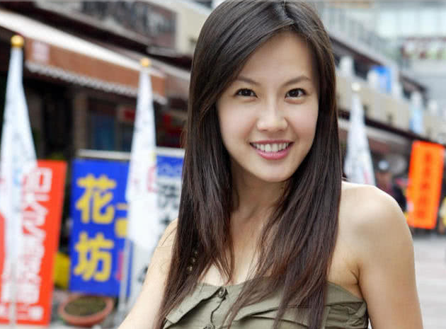 街拍:梁又琳时尚穿衣风格,优雅干练