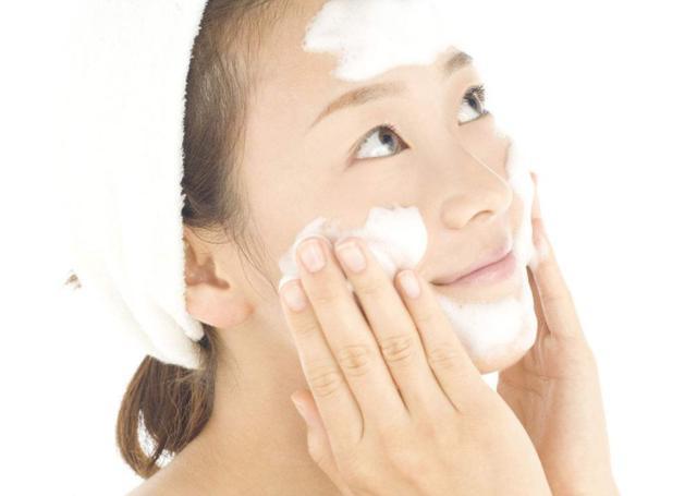 毛孔粗大又长痘, 都是用这些成分洗面奶导致的, 看看你踩雷了吗