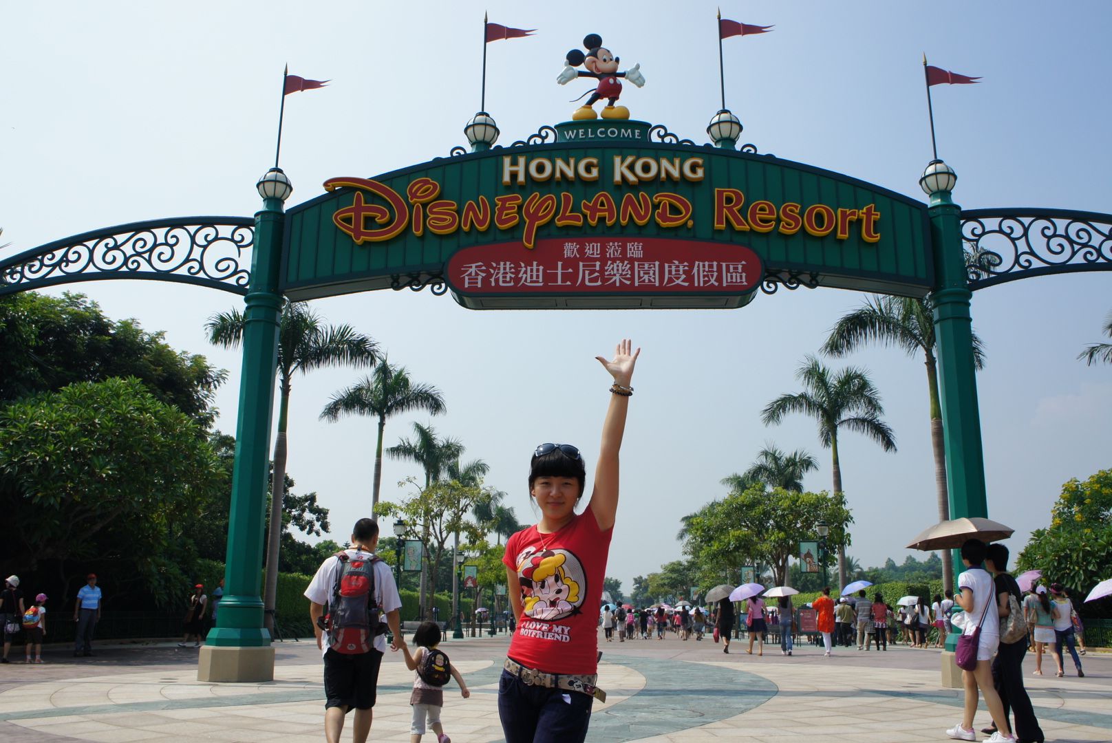 香港迪士尼连续几年亏损,上海迪士尼实现盈利,原因是什么?