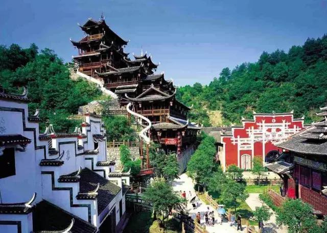 世界最大木质结构吊脚楼 ——土家冲天楼