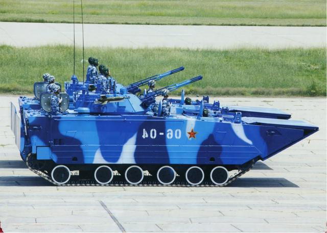 解放军05式两栖突击车有多厉害炮弹能直接打穿几米厚的碉堡