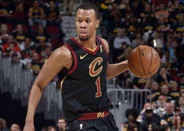 胡德续约骑士,曾嫌合同小不与母队续约,忘了诺埃尔的遭遇了吗?