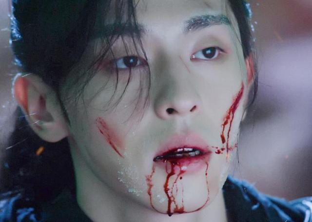 美到让人心疼的吐血模板:杨幂霸气,罗云熙唯美,朱一龙满脸是血