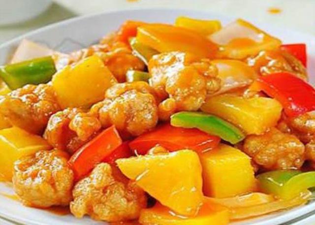 你肯定没试过用菠萝炒肉吧,味道特别颜值高,还是地方名菜