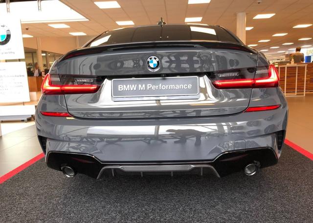 黑色m performance套件,对水泥灰表示完全没有抵抗力,你呢?