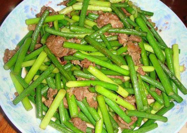 炒蒜苔怎么做都难吃?学会此三步,比餐馆好吃10倍