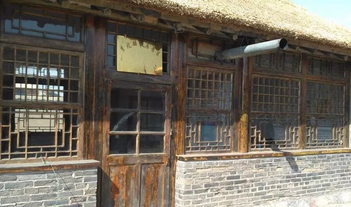 抗日民族英雄的故居 只有几间茅草房 却吸引无数人前来参观