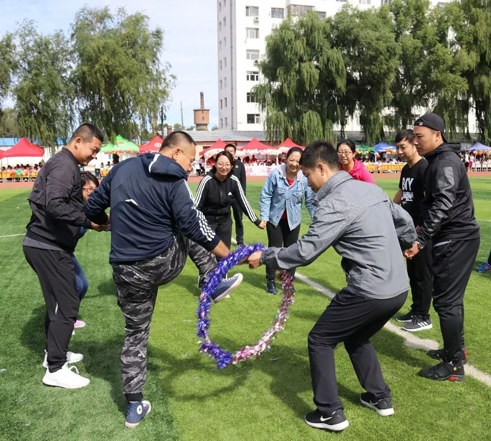 齐齐哈尔市第八中学举行第42届秋季田径运动会