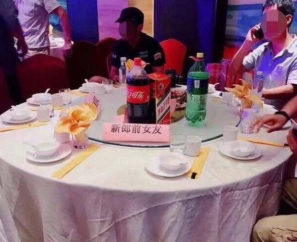 新郎结婚设"前女友桌",看到七位前任颜值,网友:兄弟不挑食呀