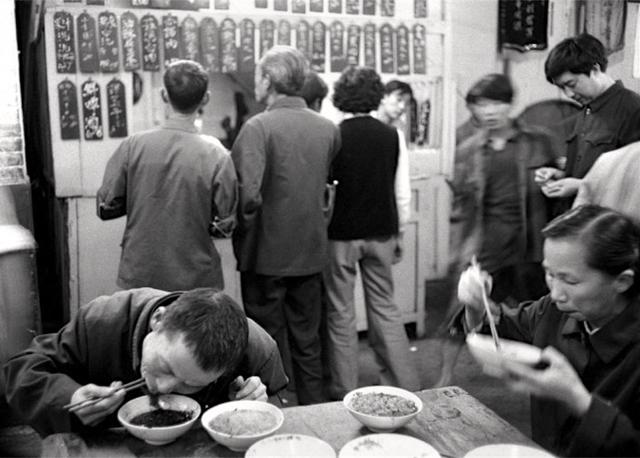 老照片七八十年代的国营饭店那时到这里吃饭很有面子