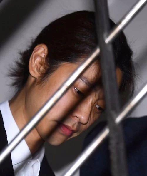 郑俊英现身承认所有罪行!鞠躬向全体女性受害者谢罪