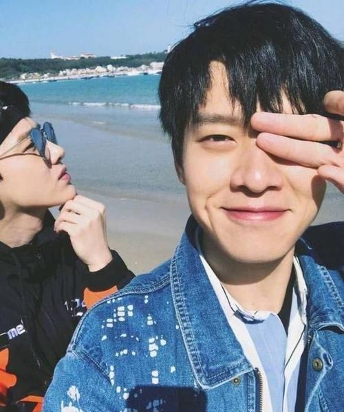 社会主义兄弟情!魏大勋和白敬亭!