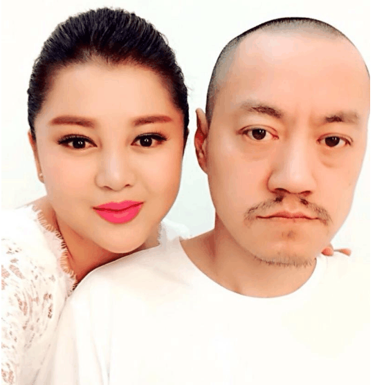 红极一时的他,离婚第2天就和小13女友结婚,模样长得特像光头强