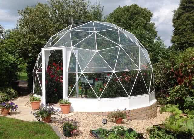 阳光房已经落伍在庭院里做一个这样的水晶屋好处简直不要太多