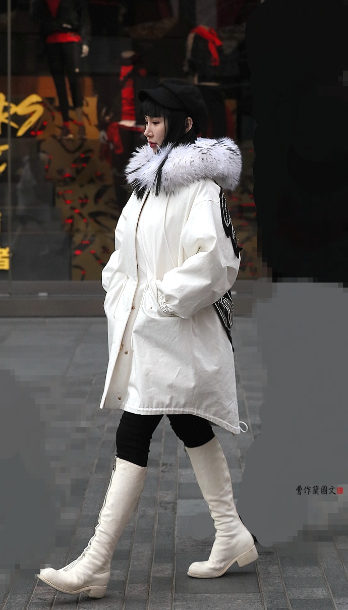 街拍9位白色高筒靴美女个个有气质