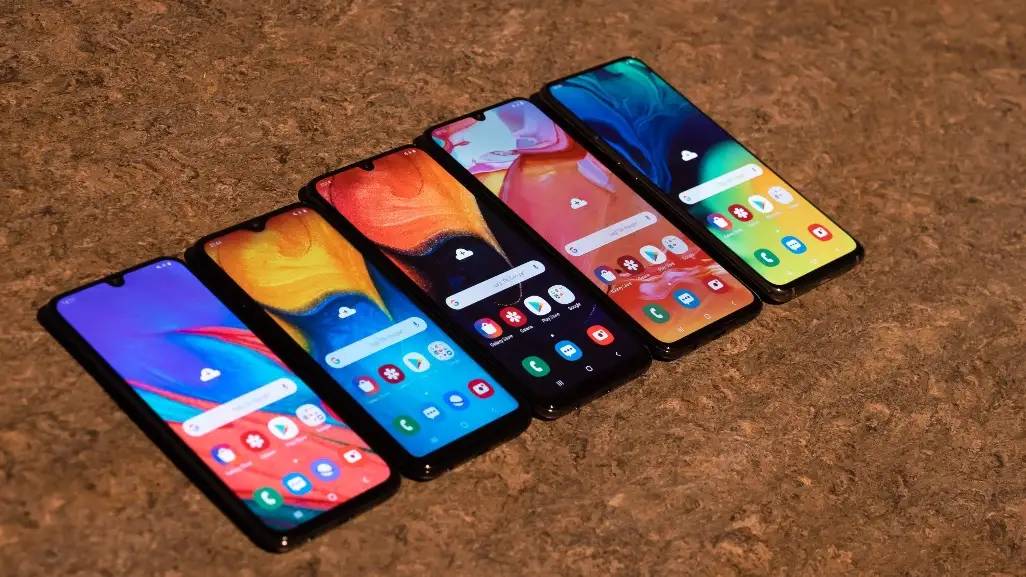 三星a20e采用5.8英寸tft显示屏 15w快充来袭!__财经头条