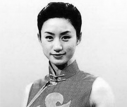 央视当家主持从二楼滚下被折磨19天后不幸去世享年33岁