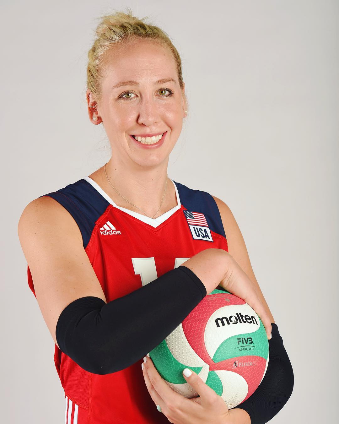 世界女排联赛(vnl)元年的mvp得主,这位大龄版"希尔"会有什么表现呢