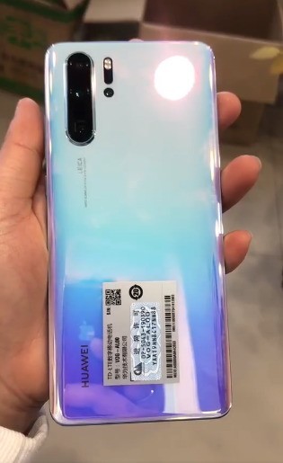 不用等晚上的发布会华为p30pro开箱照来了