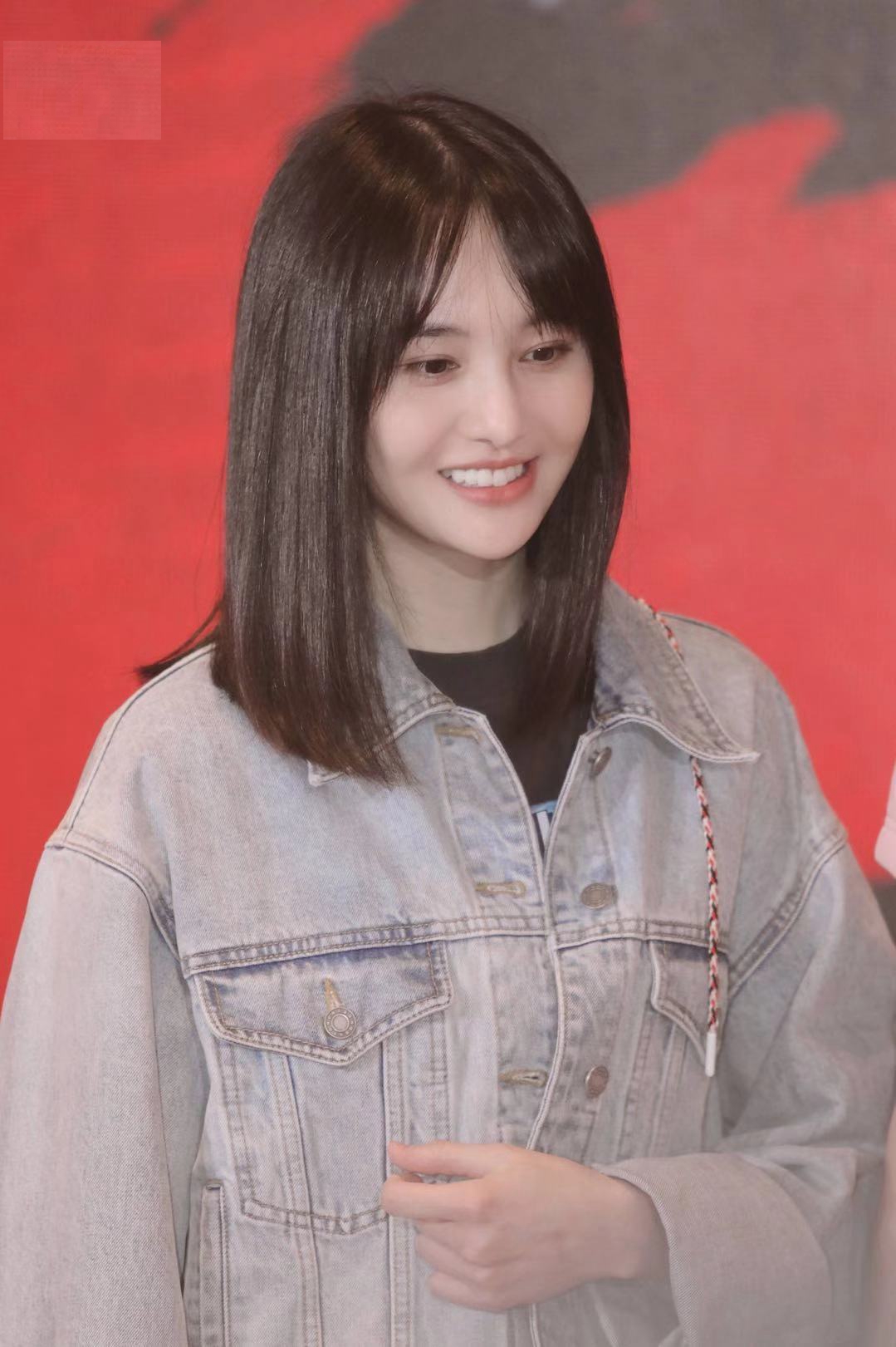 那么,郑爽的这次的造型,你们喜欢吗?她的新剧,你们期待吗?