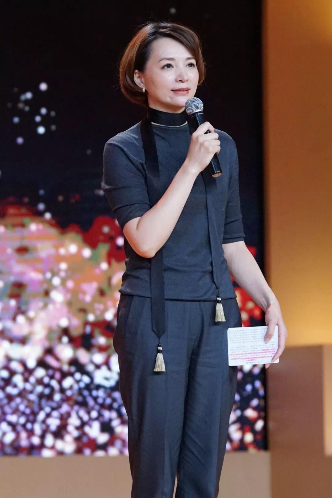 央视|董卿|春晚_新浪新闻