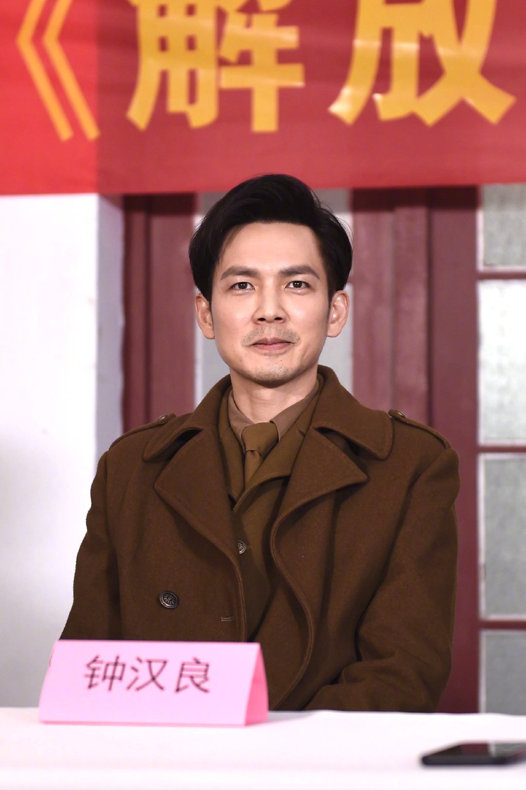 钟汉良再次出演军人角色解放了剧组媒体探班照新鲜出炉