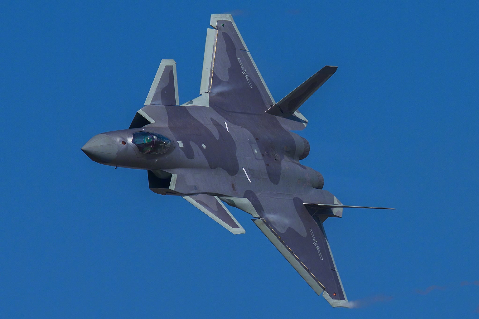 官方首曝歼10c一画面,美国人:除歼20外,这是我们最担心的战机