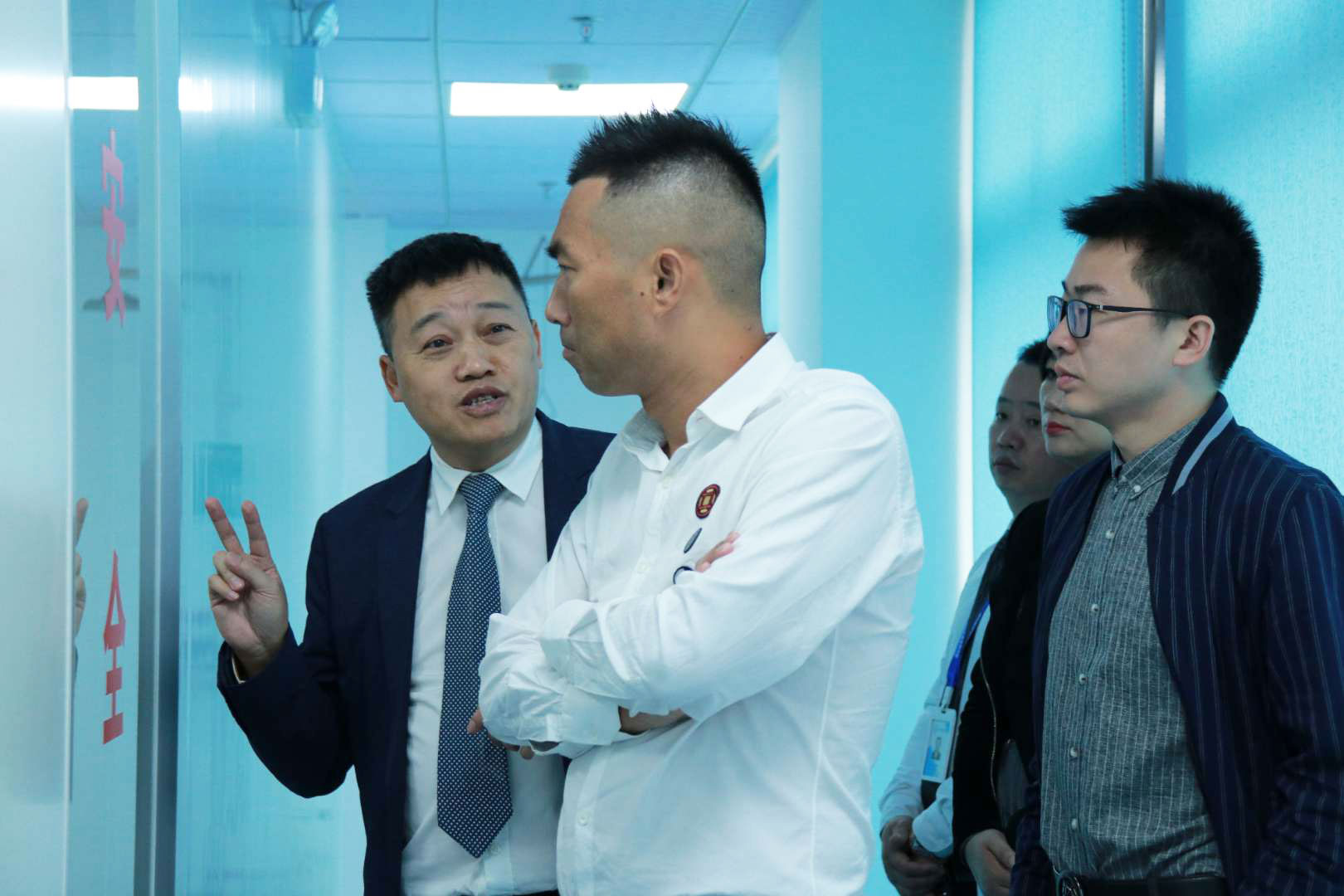 热烈欢迎韩后集团董事长王国安先生莅临创美研究院指导