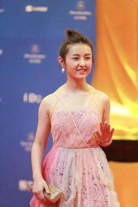 你见过最溜肩膀的明星是谁男有陈伟霆女有吴谨言张子枫