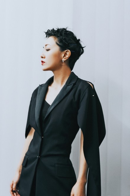 被郭采洁《最强大脑》新造型雷到了,发型亮眼,仿佛看到了特蕾娅