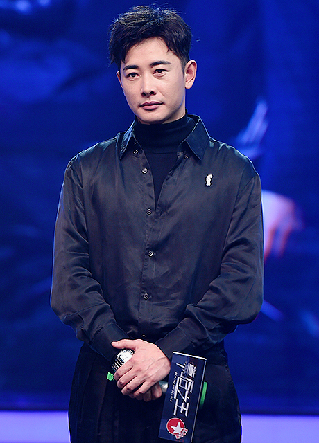 幕后之王周冬雨叹背词难与罗晋默契足赞其体贴绅士