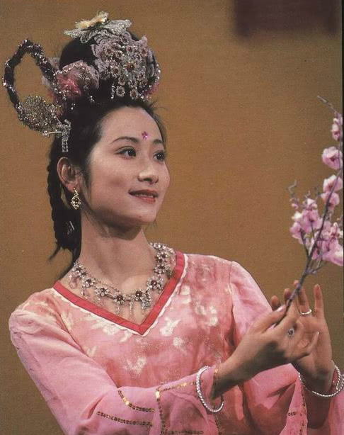 她是《西游记》最美角色,唐僧被她迷倒,今57岁美得像"妖精"