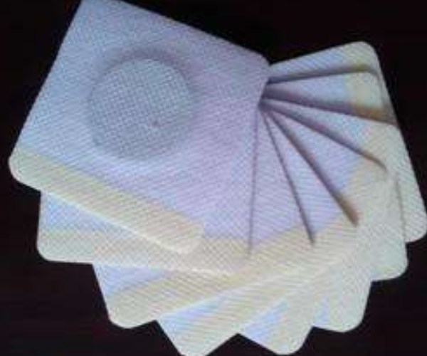 膏药粘在衣服上很难洗掉?教你3种清洗衣服膏药小窍门