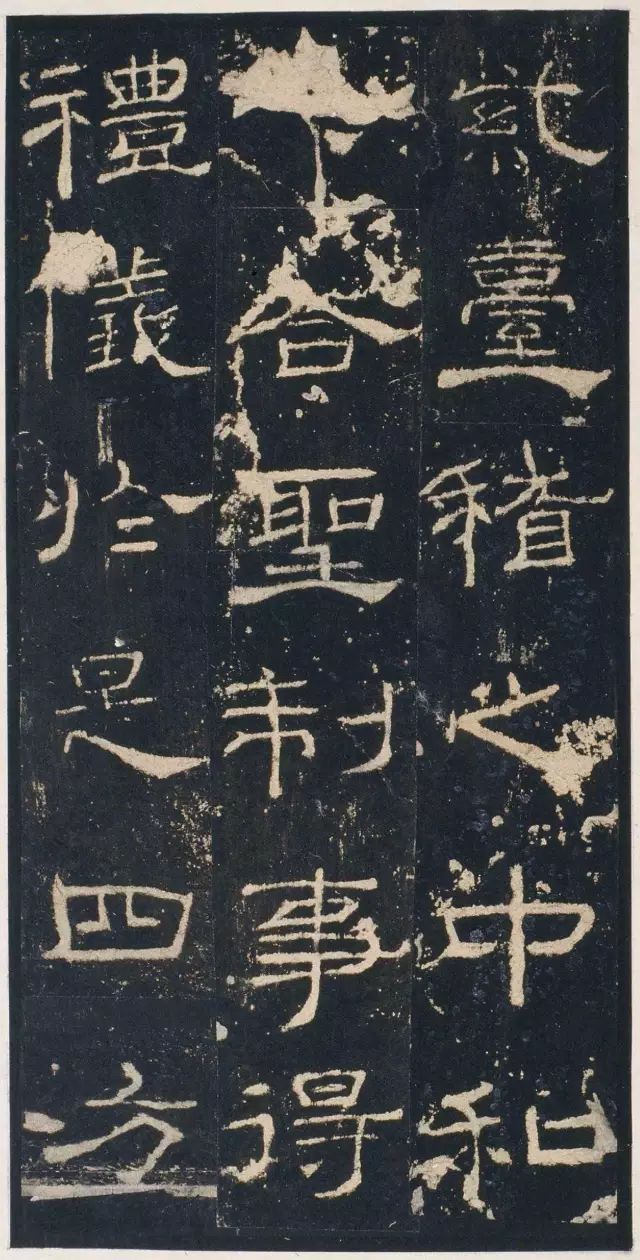 汉碑经典《孔庙礼器碑》,寓奇险于平正,寓疏秀于严密!