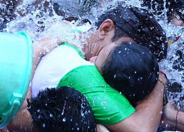 巴厘岛的"亲吻节",男女即使"亲哭"都不能拒绝,你怎么看?