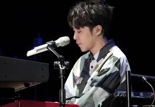 吴青峰被天后退回的歌,获得金曲奖,跟周杰伦很相像!
