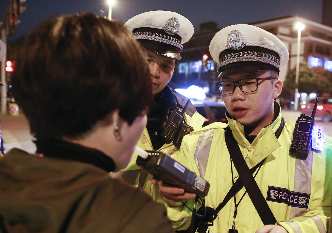 67南宁市霹雳行动见成效15天查处酒驾超1000起