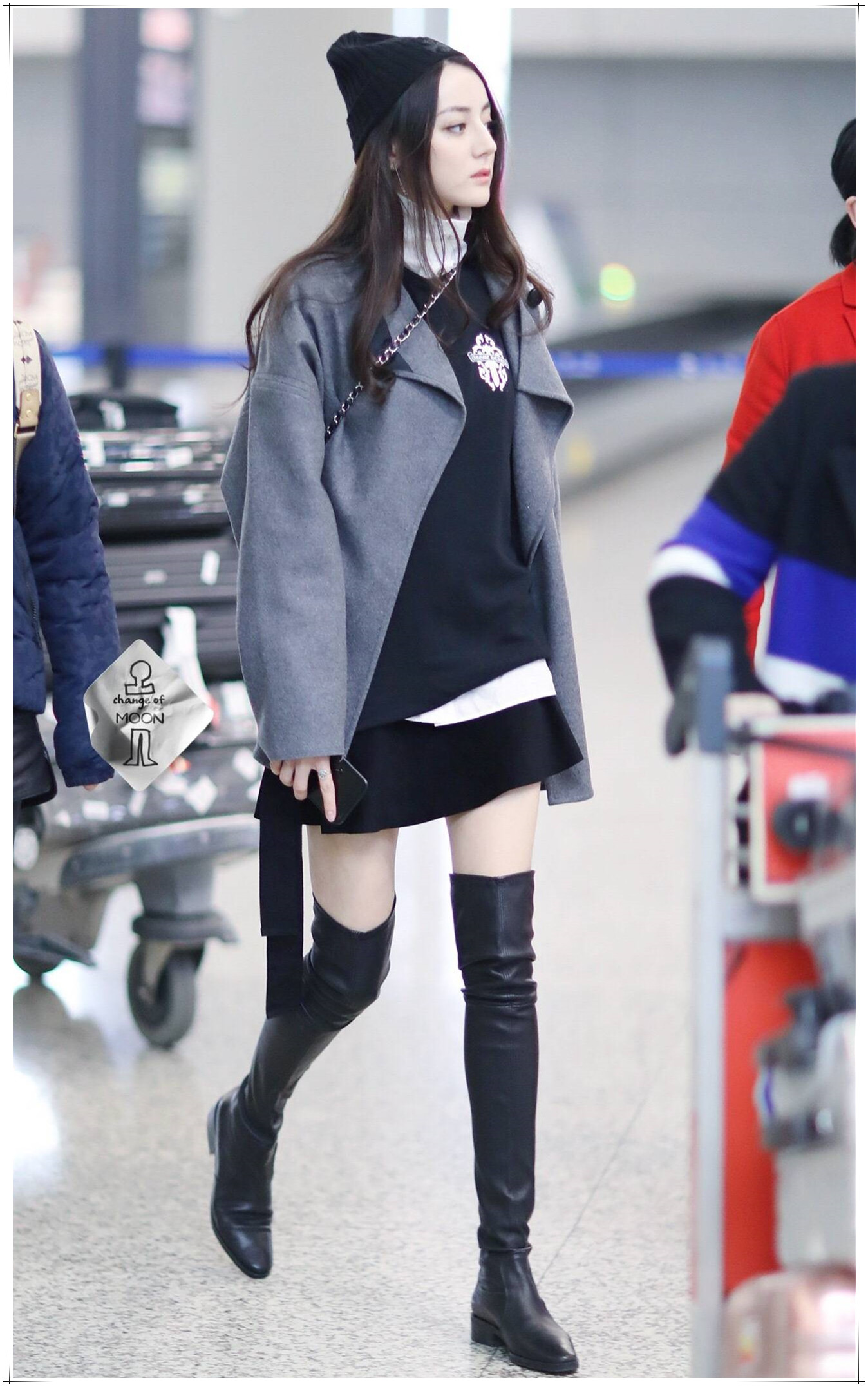 女星的"过膝长靴",热巴穿出了女王范,而杨幂穿出了公主范!