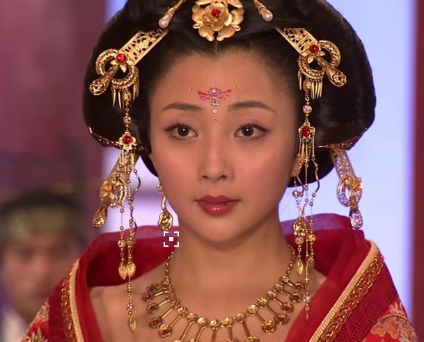 丈夫贪污被判10年离婚后一直无戏可拍今重回荧幕实力不减当年