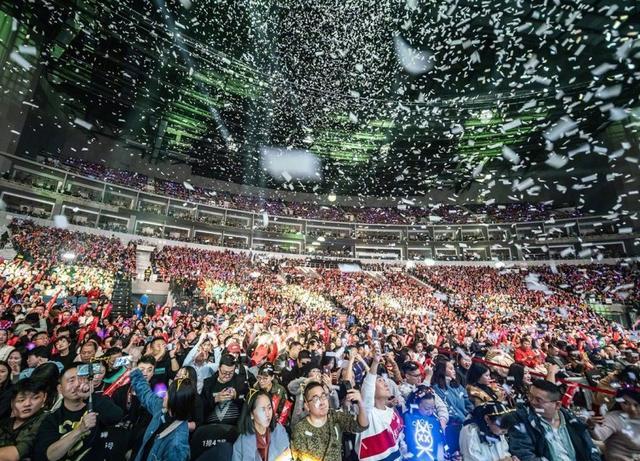 莫文蔚演唱会与粉丝集体狂欢