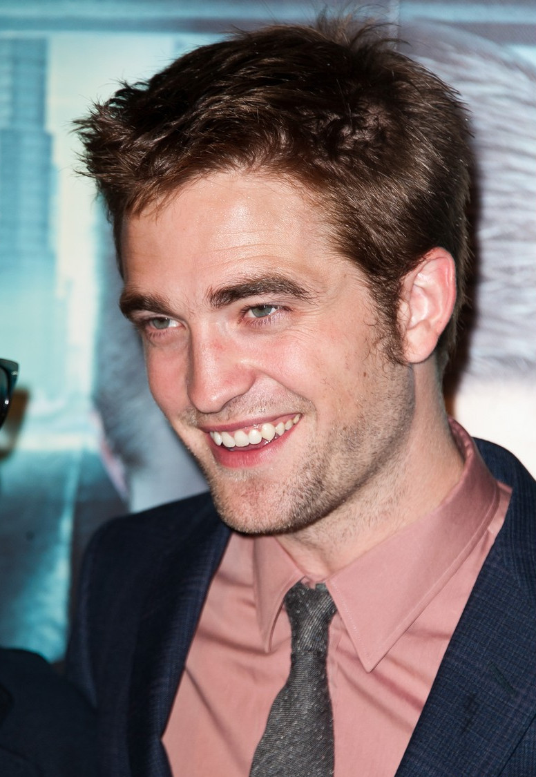 《暮光之城》演员现状:暮光女寸头帅气,网友:被她女儿征服了