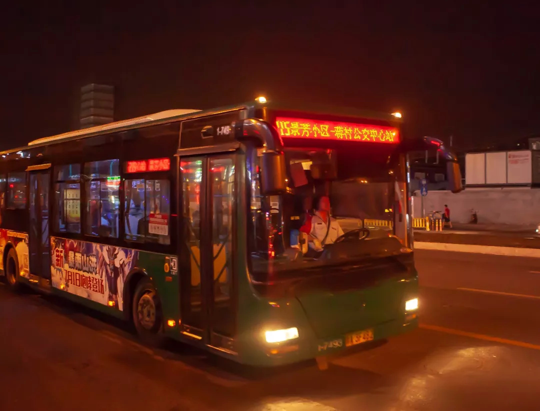 凌晨1:25武林小广场夜班车:203,204,206,218,251原以为这个点没什么人