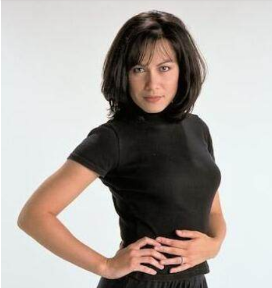 李香凝刻苦练武同台丁佩,李小龙亲手画龙腕表拍卖358000元有遗憾