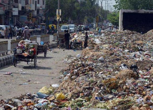 亚洲"最脏"的首都,城市不摆放垃圾桶,垃圾堆成17层楼房那么高