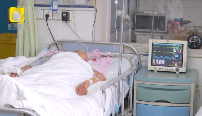 老人身无分无,住在病房一年多,医院愿意花10几万来救他的命