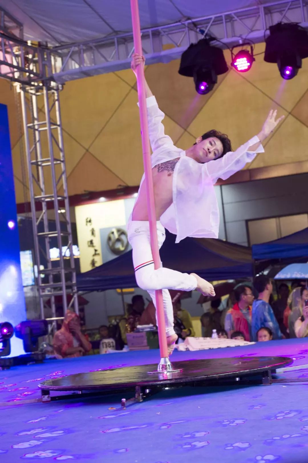 演唱《一花一世界》曾子恩小朋友带来的《风吹麦浪》全国著名笑星