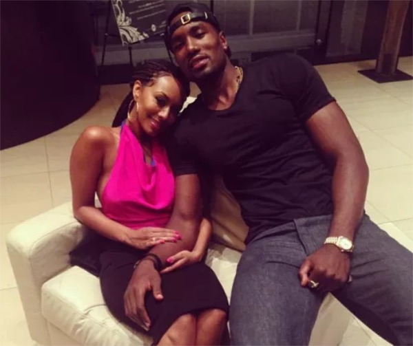 辟谣!伊巴卡裤裆藏的并非话筒而是手机,只是屏幕碎了!