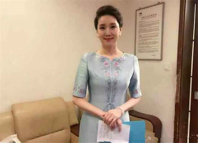 李修平素颜近照曝光,两次婚姻失败,如今55岁膝下无子